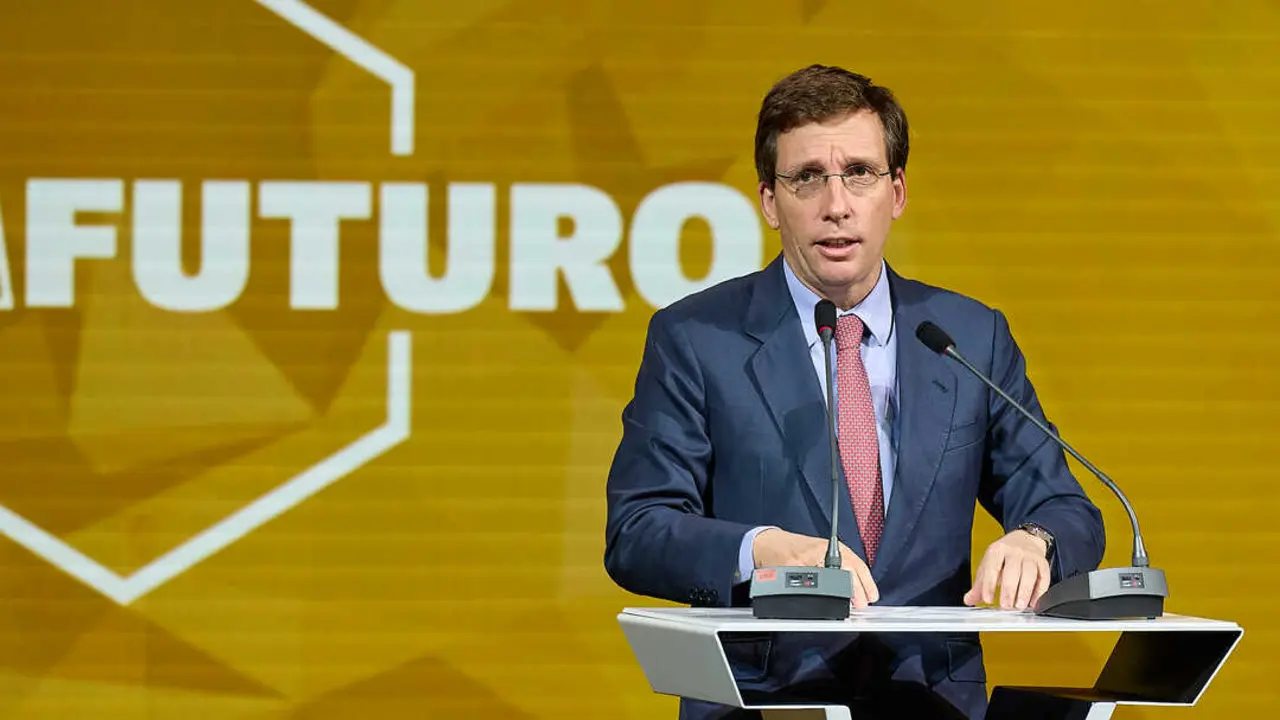 El alcalde de Madrid, José Luis Martínez-Almeida, interviene durante el foro Metafuturo 2025, en el Ateneo de Madrid, a 17 de noviembre de 2025, en Madrid. (Jesús Hellín / Europa Press)