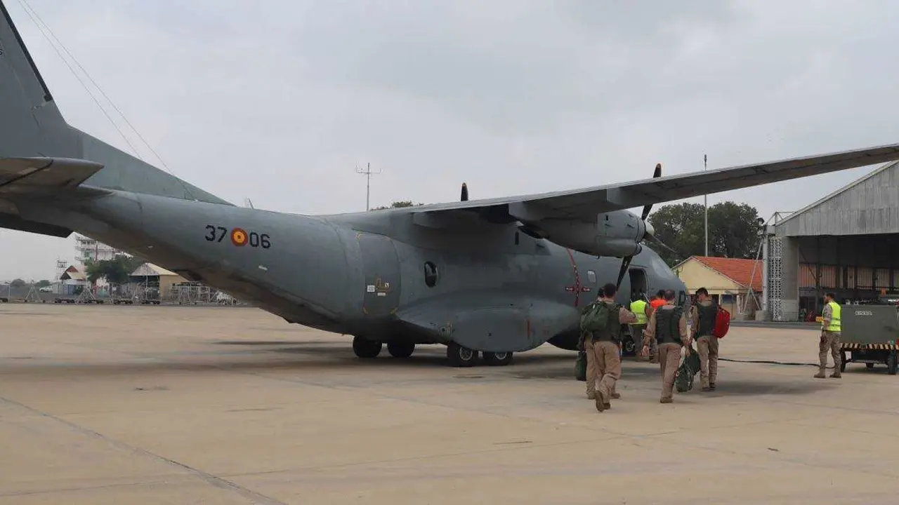 Militares del Destacamento Aéreo Táctico (DAT) ‘Orión’ del Ejército del Aire desplegado en Yibuti (Foto: Estado Mayor de la Defensa).