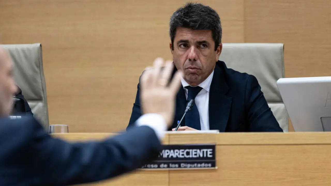 El presidente en funciones de la Generalitat valenciana, Carlos Mazón, comparece ante la comisión de la dana, en el Congreso de los Diputados, a 17 de noviembre de 2025, en Madrid (España). (Ananda Manjón / Europa Press)