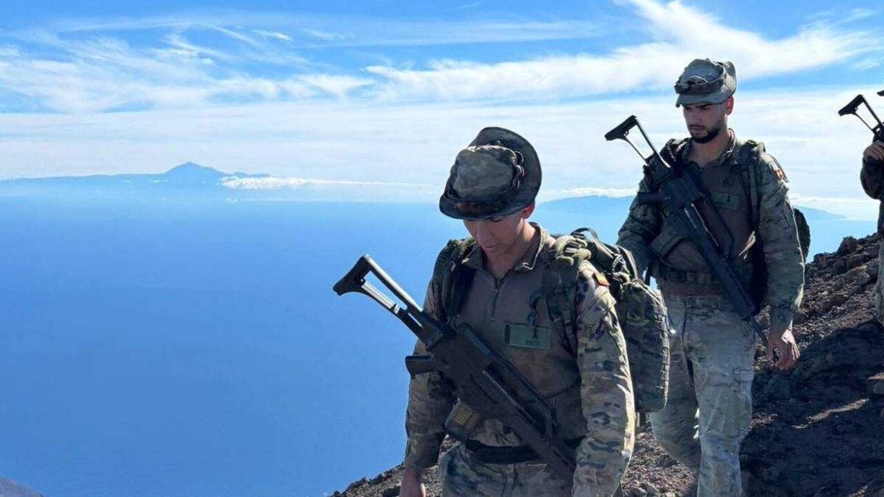 Patrullas del Ej&eacute;rcito en La Palma (Foto: Estado Mayor de la Defensa).