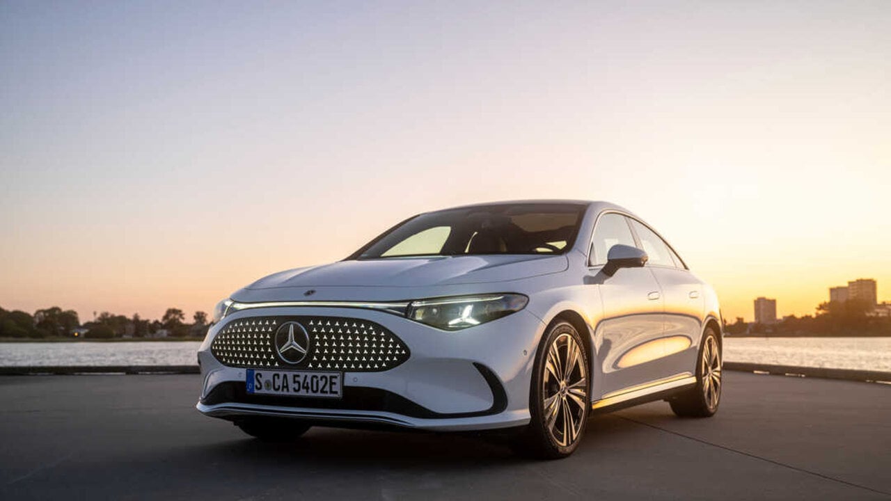 Mercedes-Benz CLA 250+ mit EQ Technologie | Energieverbrauch kombiniert: 14,1‒
12,2 kWh/100 km | CO₂-Emissionen kombiniert: 0 g/km | CO₂-Klasse: A 
Farbe: Unilack polarwei&szlig;
Interieur: Leder beech brown / schwarz;Mercedes-Benz CLA 250+ mit EQ Technologie | Energieverbrauch kombiniert: 14,1‒ 12,2 kWh/100 km | CO₂-Emissionen kombiniert: 0 g/km | CO₂-Klasse: A*

Mercedes-Benz CLA 250+ with EQ Technology | Energy consumption combined:
14.1 &ndash; 12.2 kWh/100 km | CO₂ emissions combined: 0g/km | CO₂ class: A
Colour: polar white uni
Interior: Leather beech brown;Mercedes-Benz CLA 250+ with EQ Technology | Energy consumption combined: 14.1 &ndash; 12.2 kWh/100 km | CO₂ emissions combined: 0g/km | CO₂ class: A*