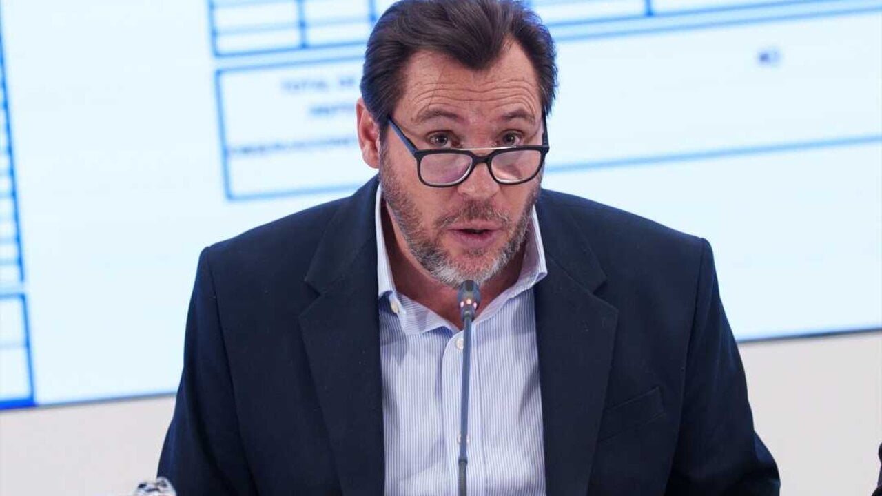 El ministro de Transportes, &Oacute;scar Puente, en una rueda de prensa. Matias Chiofalo / Europa Press