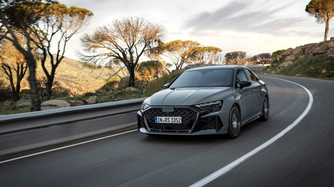 Audi RS3 apertura