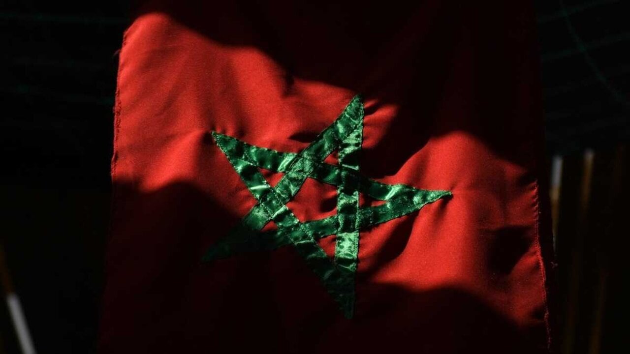 Una bandera de Marruecos en el Zoco de Marrakech (Firma: Fernando S&aacute;nchez / Europa Press).