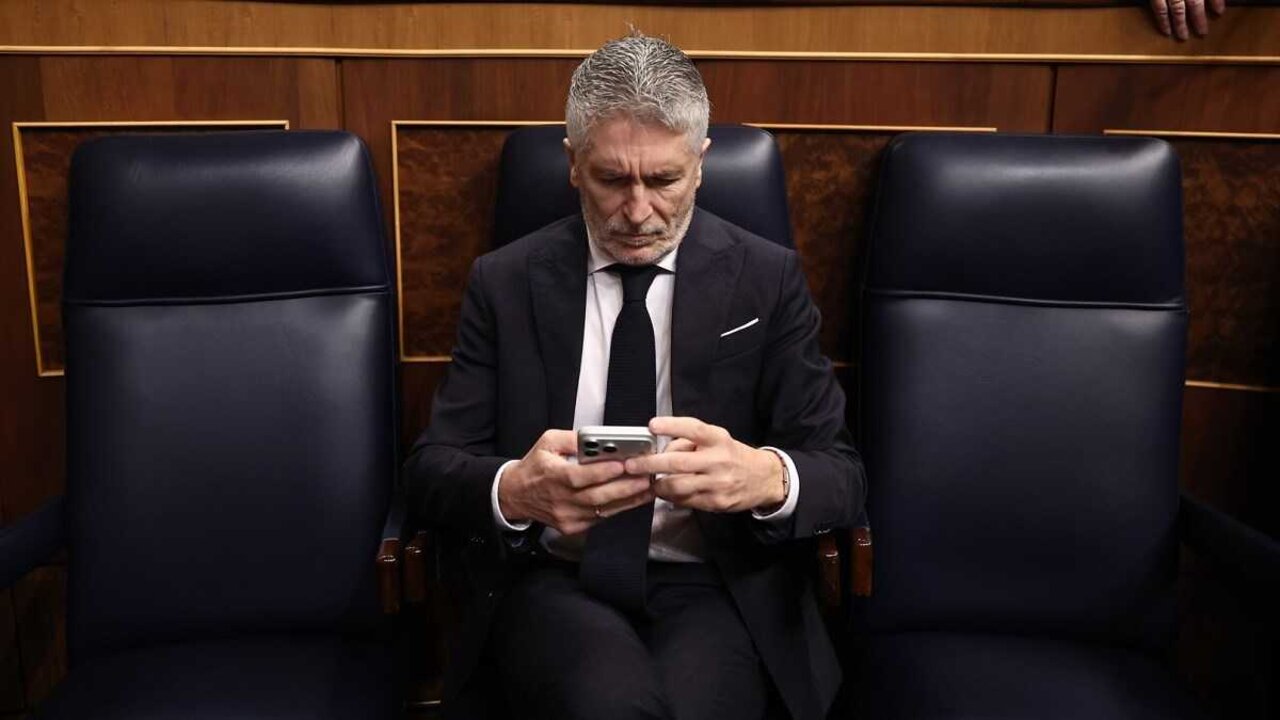 El ministro del Interior, Fernando Grande-Marlaska, durante una sesi&oacute;n de control al Gobierno, en el Congreso de los Diputados (Firma: Eduardo Parra / Europa Press).