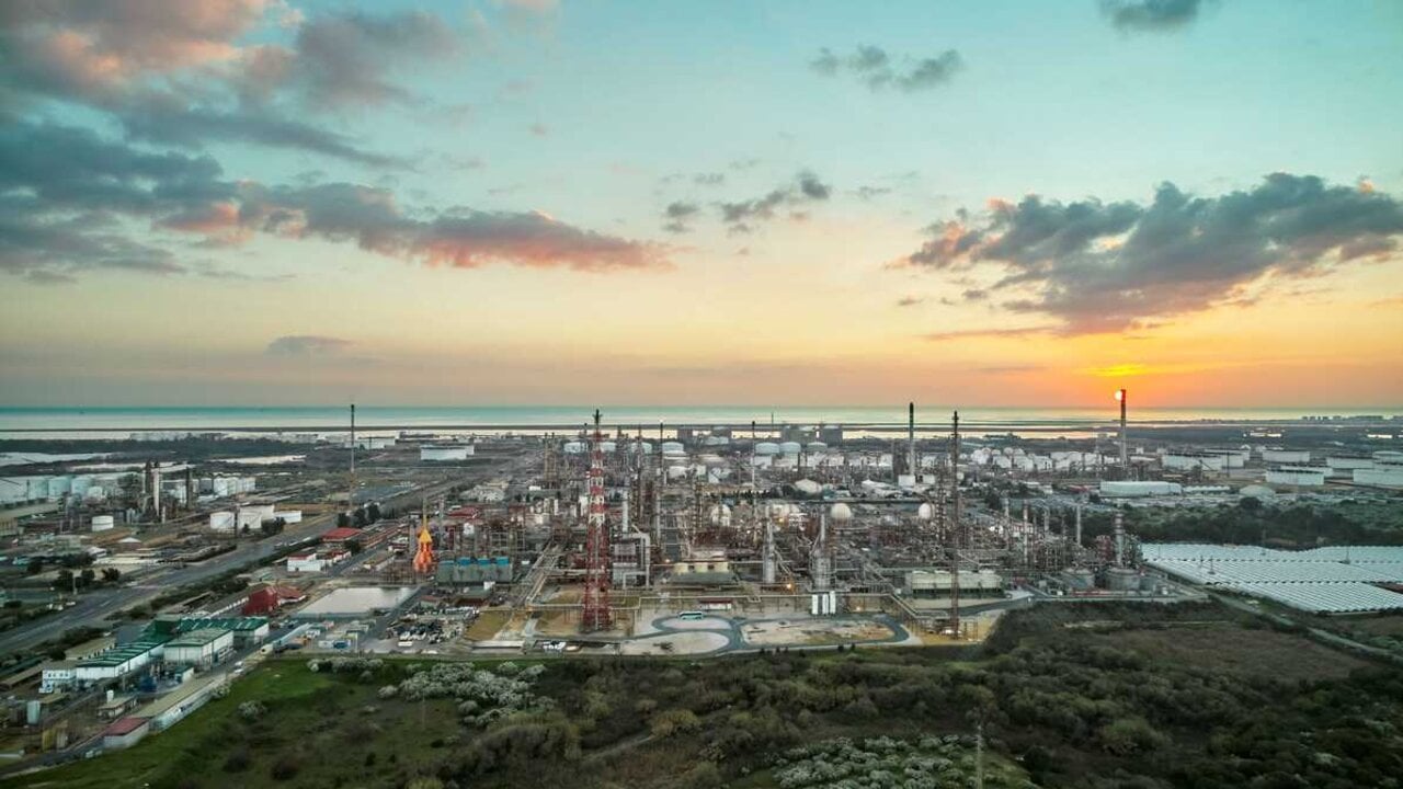Parque energ&eacute;tico de Huelva donde Moeve construir&aacute; el proyecto de hidr&oacute;geno verde m&aacute;s grande del sur de Europa