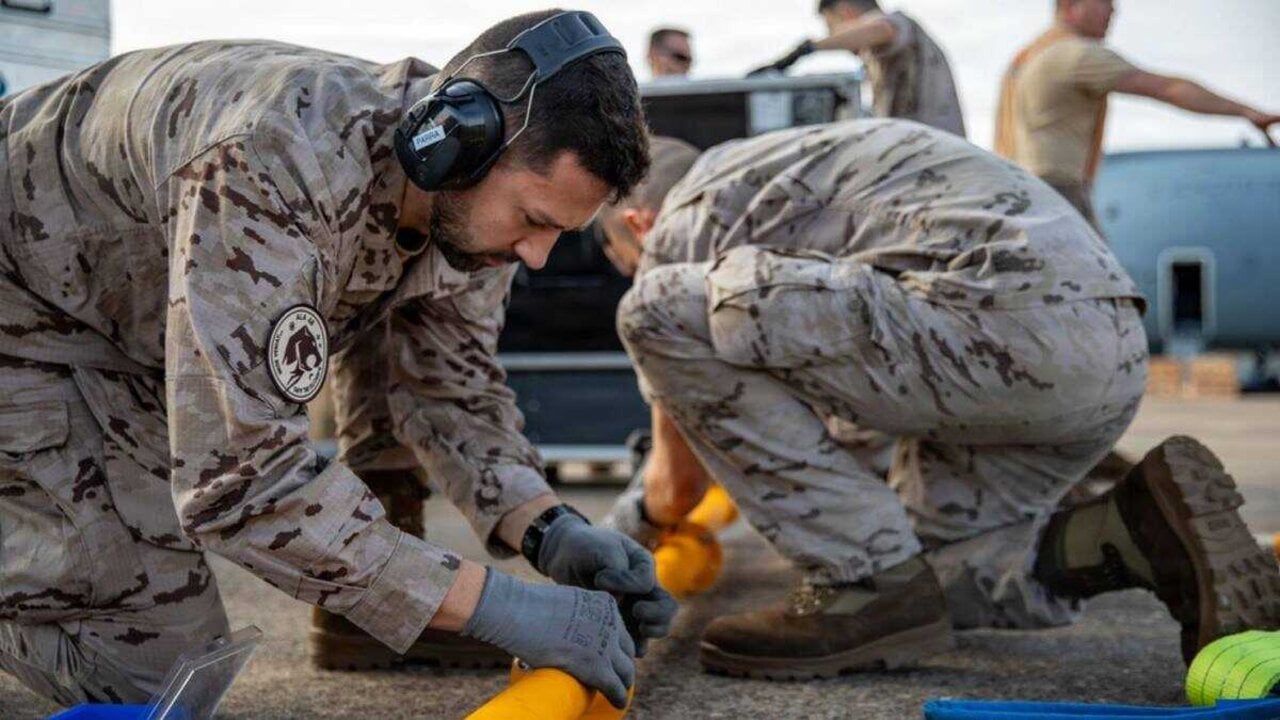Militares del Ala 48 del Ej&eacute;rcito del Aire, en Mississipi (Photo by Sgt. Benjamin Tomlinson / 102d Public Affairs Detachment).