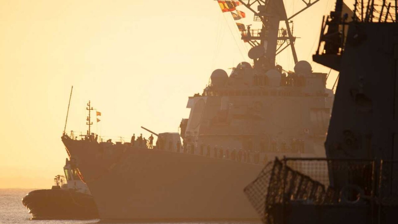 El destructor USS Bulkeley de la US Navy llega a la base naval de Rota (Foto: @USNavyEurope).