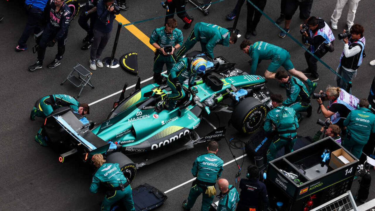 14 ALONSO Fernando (spa), Aston Martin F1 Team AMR26, grid during the Formula 1 Heineken Chinese Grand Prix 2026, 2nd round of the 2026 Formula One World Championship from March 13 to 15, 2026 on the Shanghai International Circuit, in Shanghai, China - Photo Florent Gooden / DPPI