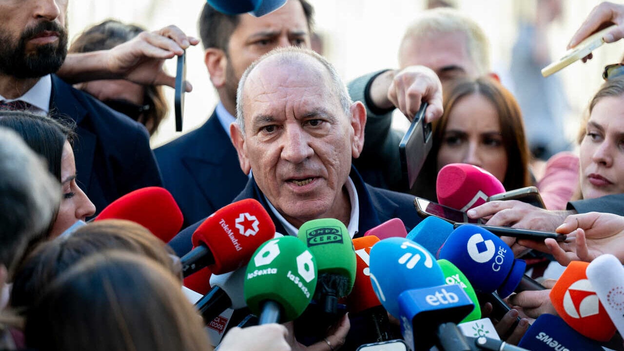 El exdirector adjunto operativo (DAO) de la Polic&iacute;a Nacional, Jos&eacute; &Aacute;ngel Gonz&aacute;lez, atiende a los medios a su salida del Juzgado de Violencia sobre la Mujer N&uacute;mero 8, a 17 de marzo de 2026, en Madrid (Alberto Ortega / Europa Press)