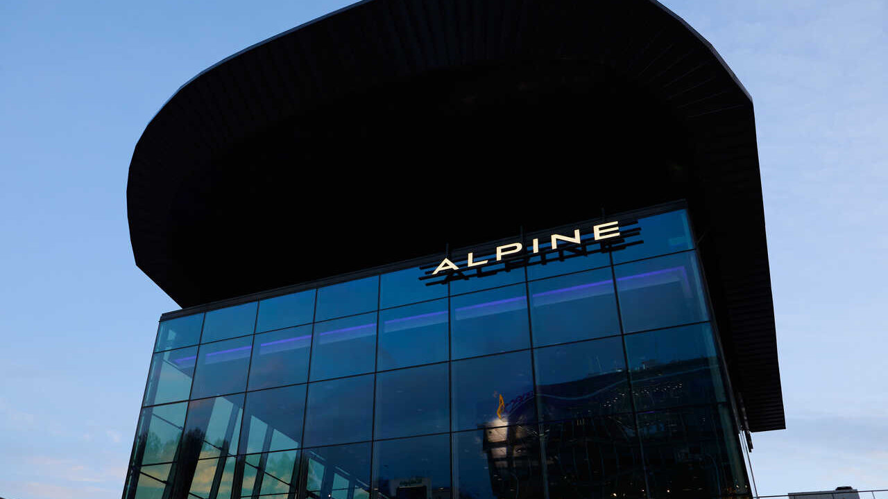ALPINE ESTRENA EN MADRID SU RENOVADO ALPINE STORE CON A390 COMO EMBAJADOR DEL &ldquo;DREAM GARAGE&rdquo;