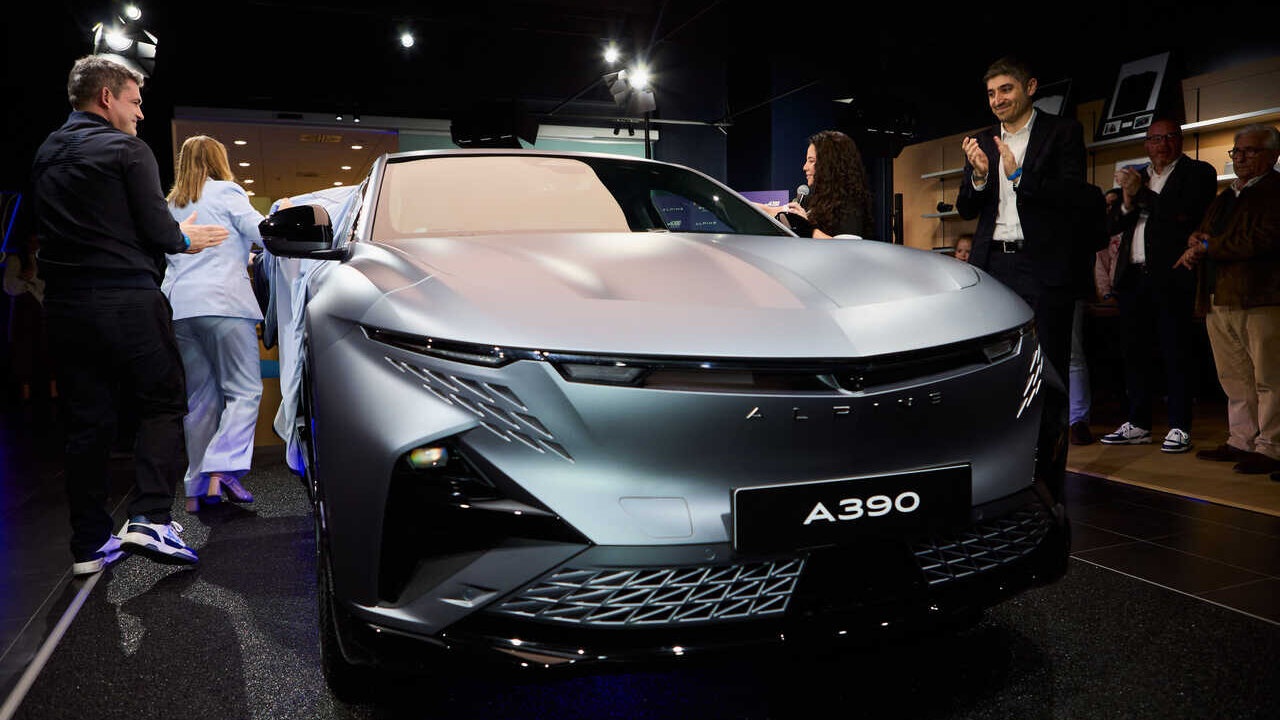 Alpine A390