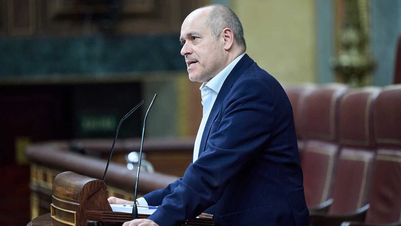 El diputado de ERC Jordi Salvador i Duch, interviene durante una sesi&oacute;n plenaria, en el Congreso de los Diputados, a 26 de febrero de 2026, en Madrid (Jes&uacute;s Hell&iacute;n / Europa Press)