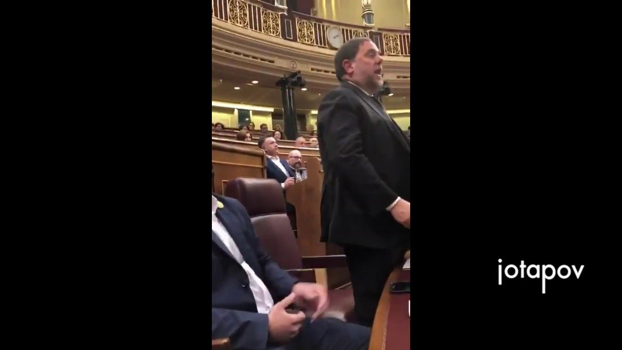 Oriol Junqueras promete el cargo de diputado.