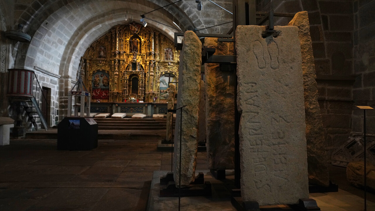 Interior de una iglesia del cementerio de Quintana dos Mortos de Santa Mar&iacute;a A Nova, a 26 octubre de 2021, en Noia, A Coru&ntilde;a, Galicia, (Espa&ntilde;a).