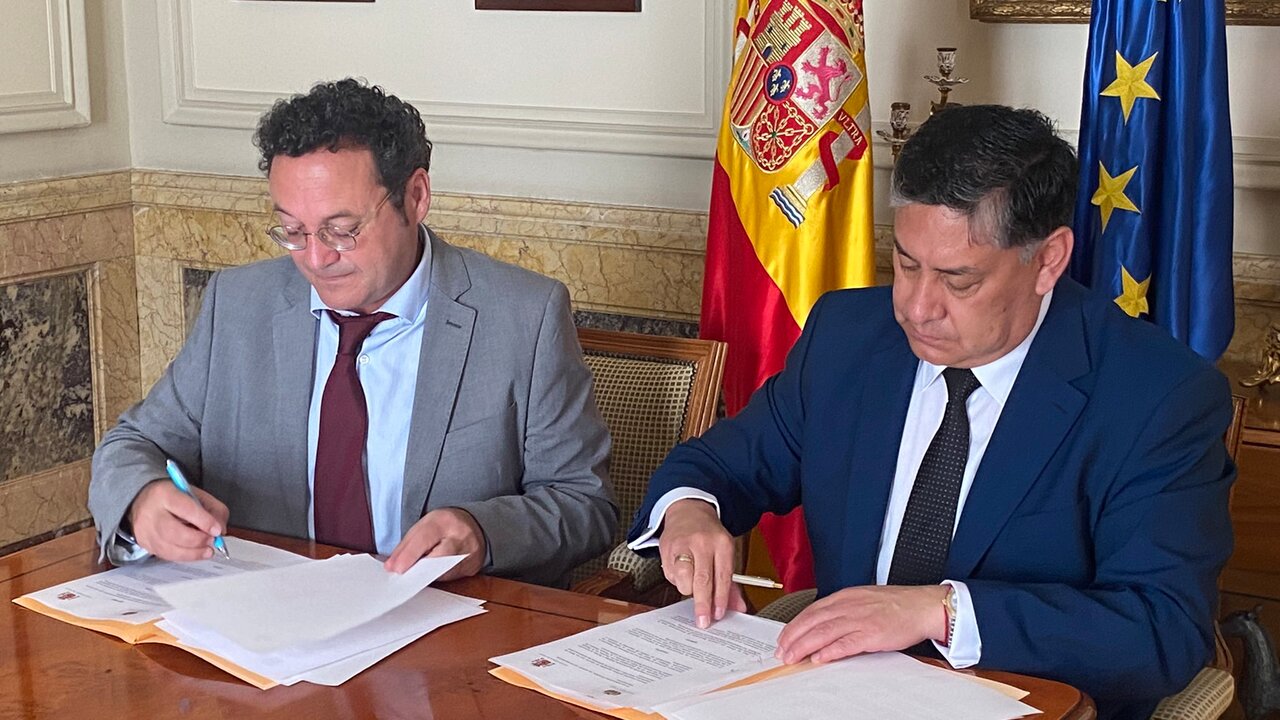 Las Fiscal&iacute;as de Espa&ntilde;a y Bolivia suscriben un Memorando para mejorar la lucha contra la delincuencia trasnacional organizada.