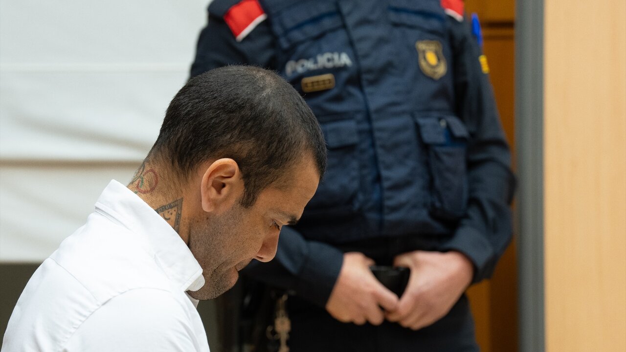 El exfutbolista Dani Alves durante un juicio en la Audiencia de Barcelona, a 5 de febrero de 2024, en Barcelona, Catalunya (Espa&ntilde;a). (Foto: D.Zorrakino. POOL / Europa Press)