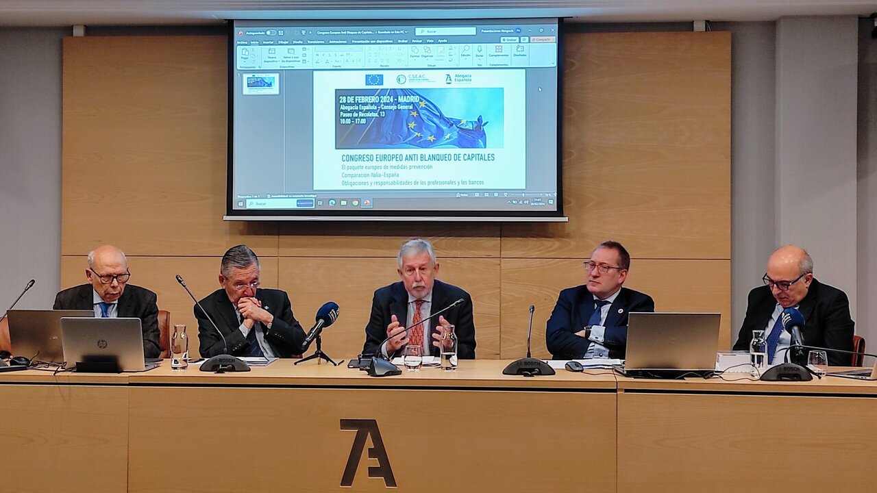 Jornada Anti Blanqueo. (Foto: Consejo General de la Abogac&iacute;a Espa&ntilde;ola)