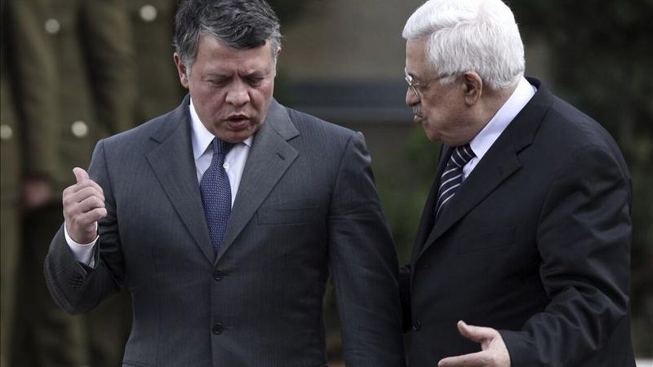 El rey Abdal&aacute; de Jordania y el presidente de Palestina, Mahmud Ab&aacute;s.