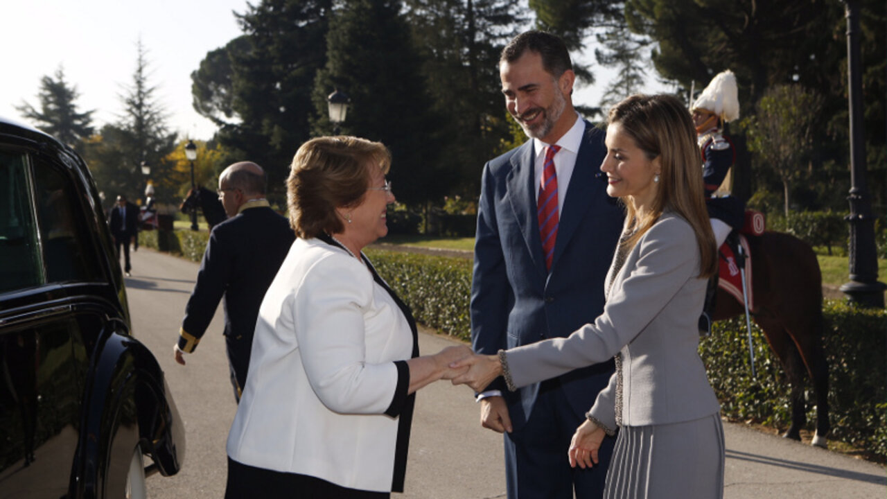 Los reyes y la presidente de Chile, Michelle Bachelet. 