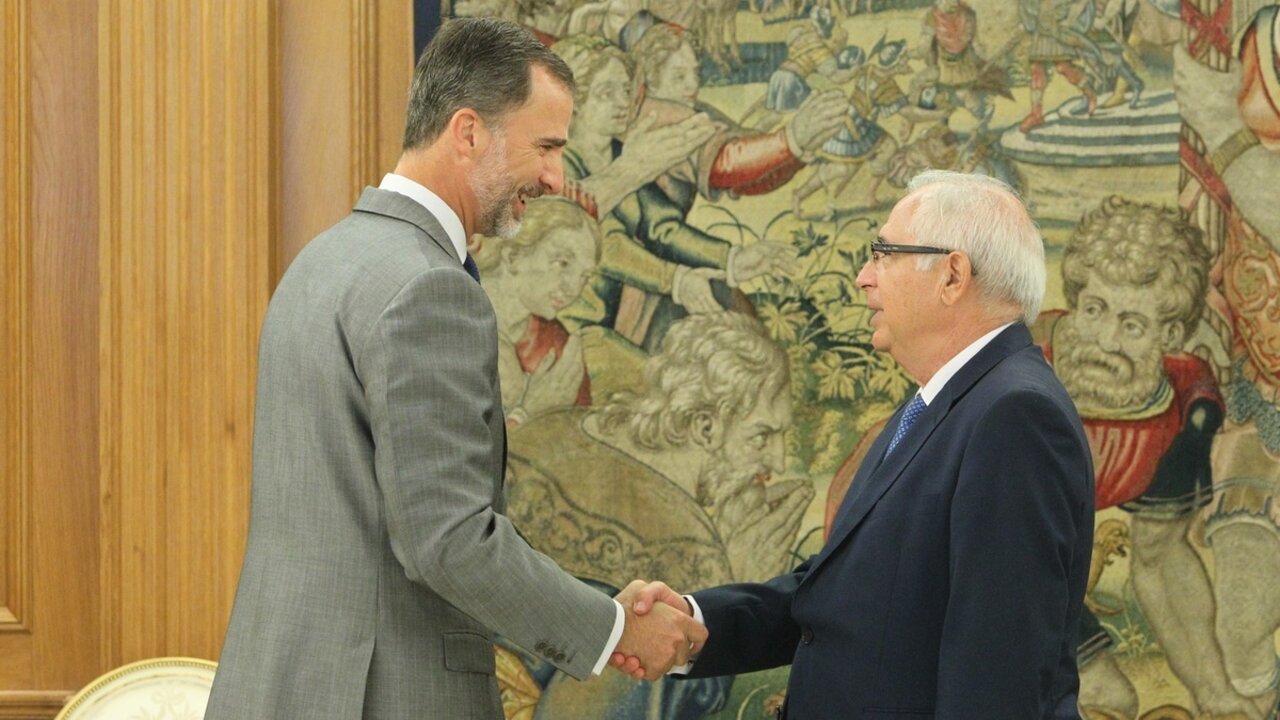 El rey Felipe y el presidente de Melilla, Juan Jos&eacute; Imbroda.