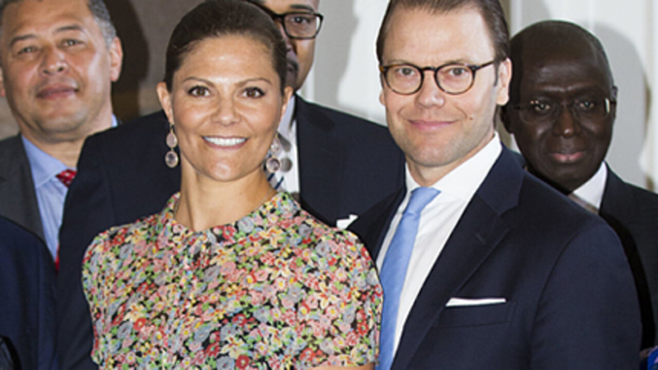 Victoria de Suecia y su marido Daniel en la recepci&oacute;n de los embajadores de la ONU. 
