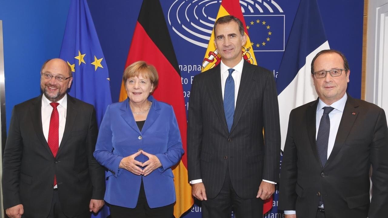 Felipe VI, con Martin Schulz, Angela Merkel y Fran&ccedil;ois Hollande.