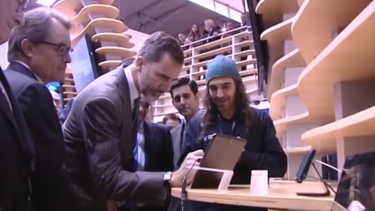 Felipe VI y Chema Alonso, en el Mobile World Congress.