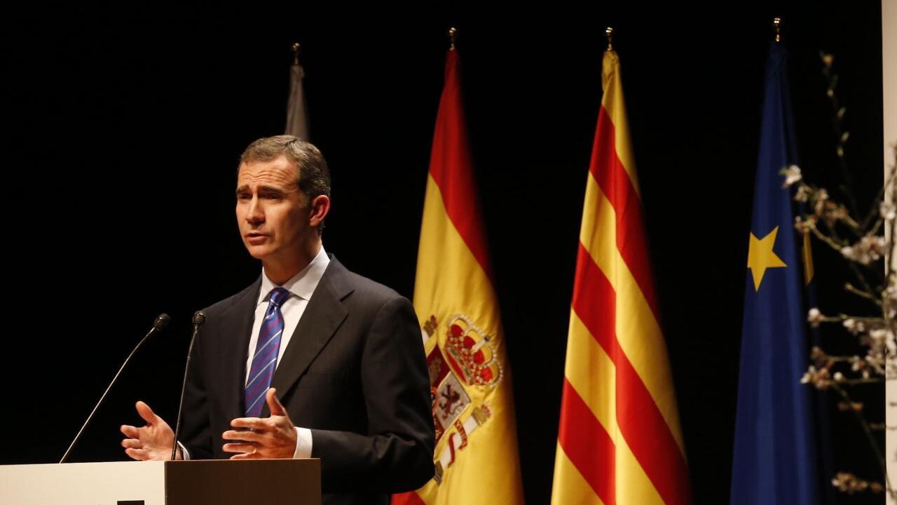 Felipe VI interviene en la cena inaugural del Mobile World Congress de Barcelona.