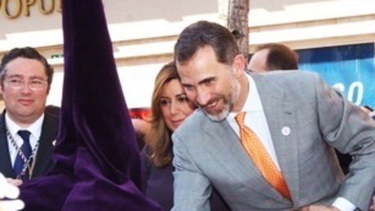 Felipe VI, en una procesi&oacute;n de Semana Santa en Sevilla.