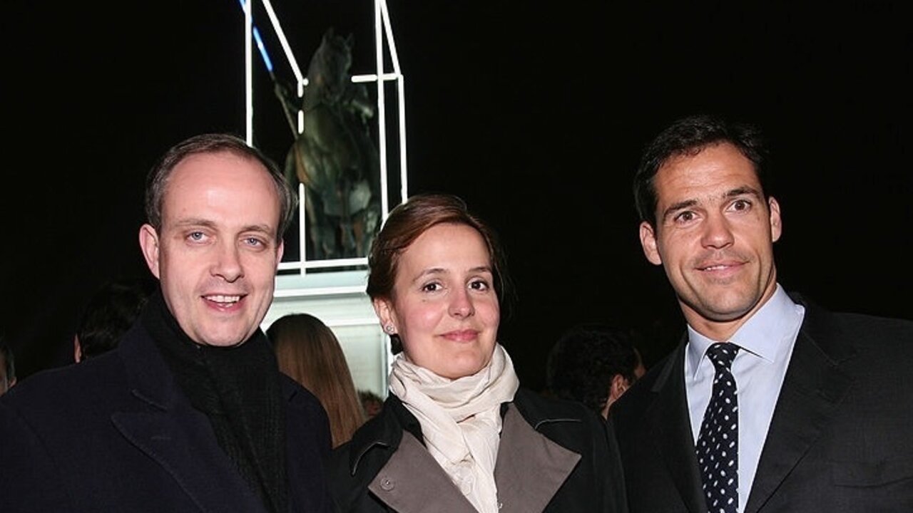 Jean de Orleans, regente de la casa de Orleans; su esposa; y Luis Alfonso de Borb&oacute;n, en una imagen de archivo.