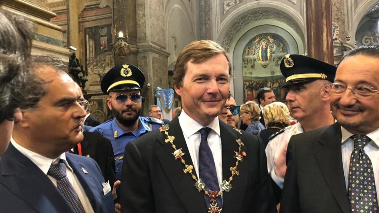 Pedro de Borb&oacute;n-Dos Sicilias, en la catedral de N&aacute;poles.
