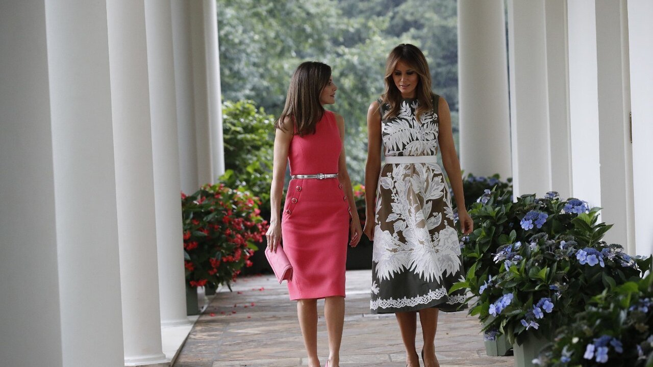 La reina con Melania Trump en Estados Unidos.