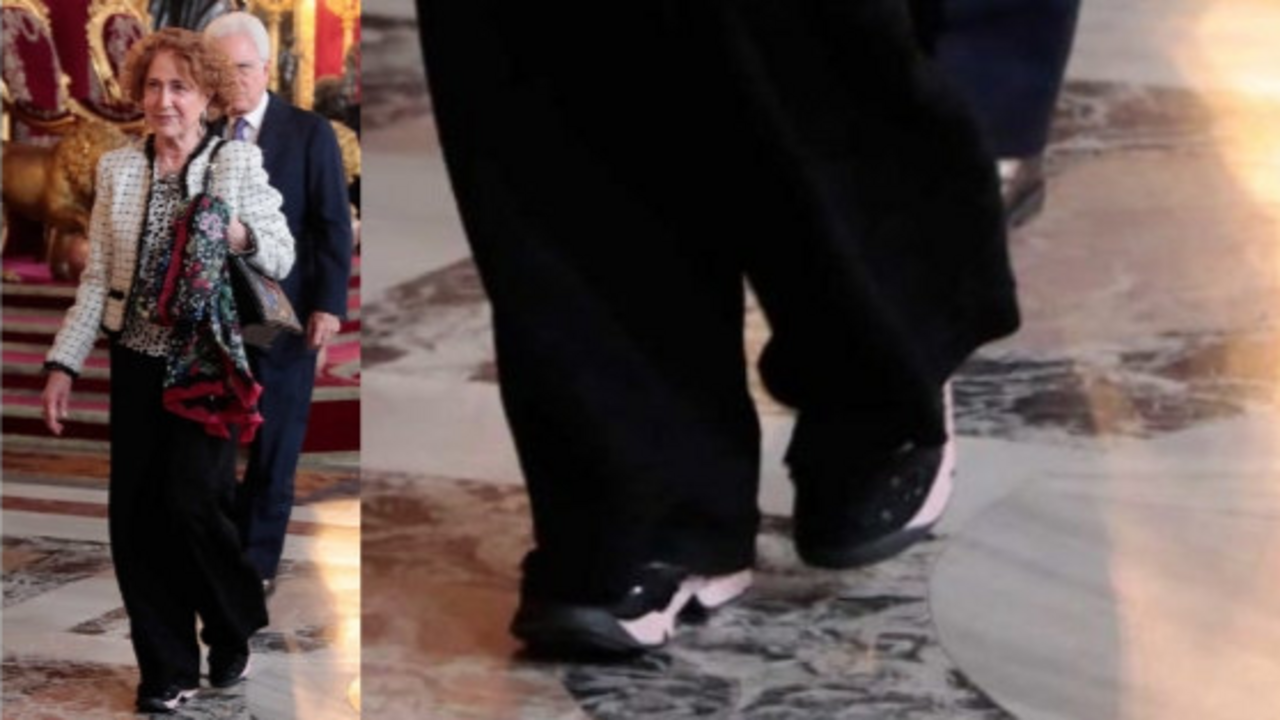 La expreceptora del rey opt&oacute; por calzar unas c&oacute;modas zapatillas de deporte.