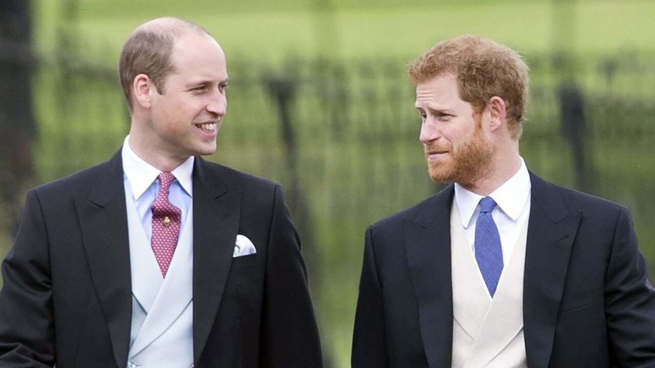 Los pr&iacute;ncipes Guillermo (i) y Enrique (d), en la boda de Pippa Middleton, hermana de la duquesa de Cambridge, en 2017.