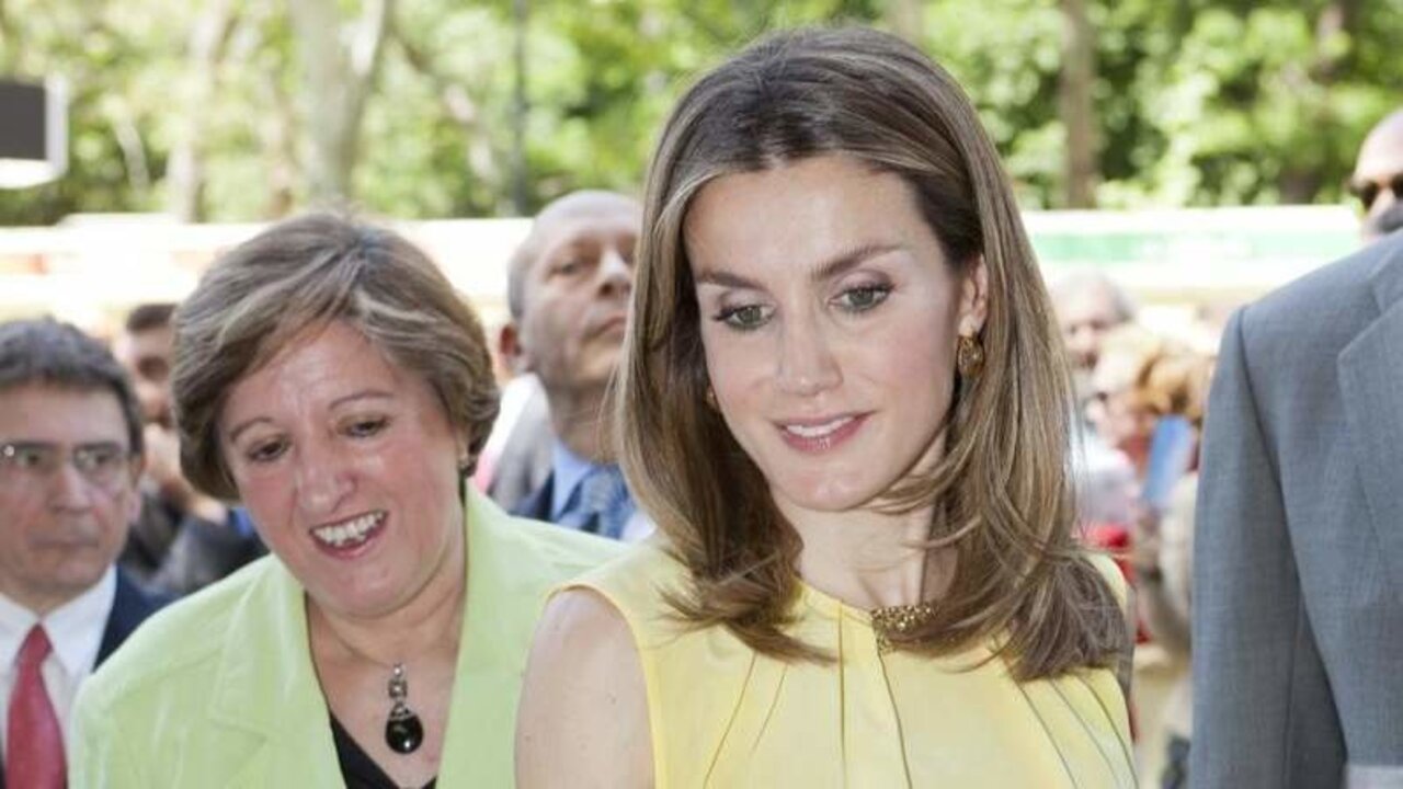 La reina, durante su visita a la Feria del Libro en 2012.
