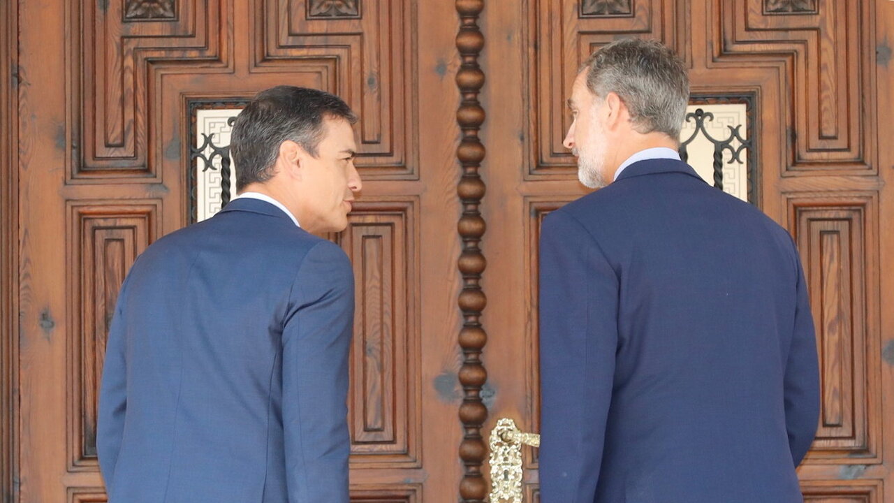Felipe VI y Pedro S&aacute;nchez entran en el Palacio de Marivent