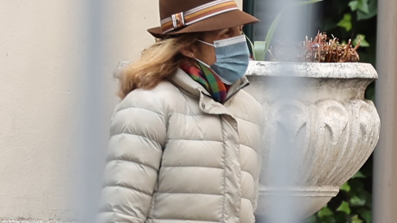 La Infanta Elena, saliendo este lunes de su puesto de trabajo.