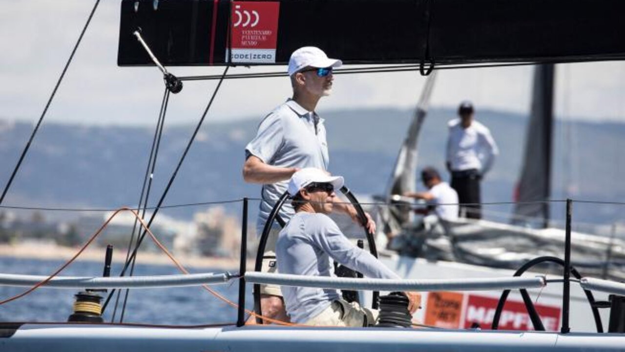 Felipe VI durante la regata.