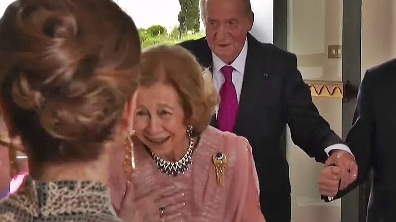 LOS REYES, DO&Ntilde;A SOF&Iacute;A Y DON JUAN CARLOS, EN LA BODA DE HUSSEIN DE JORDANIA Y RAJWA AL-SAIF.
