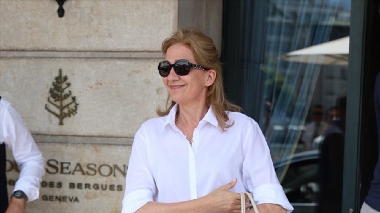 La infanta Cristina y Juan Valent&iacute;n Urdangarin saliendo del hotel el d&iacute;a de la graduaci&oacute;n de Irene Urdangarin, a 16 de junio de 2023, en Ginebra (Suiza).
Foto de ARCHIVO.
