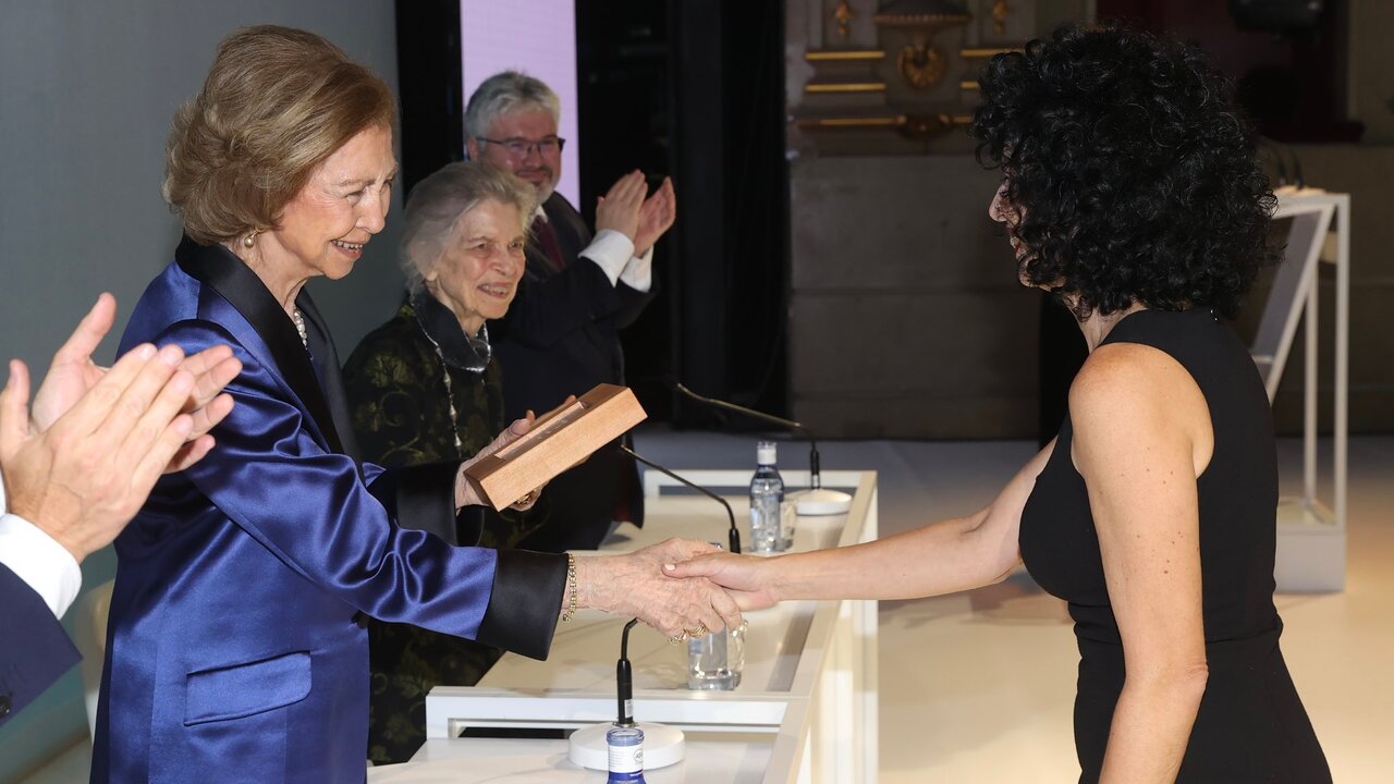La Reina Sof&iacute;a hace entrega de los galardones de la 38&ordf; edici&oacute;n del #PremioBMWdePintura
