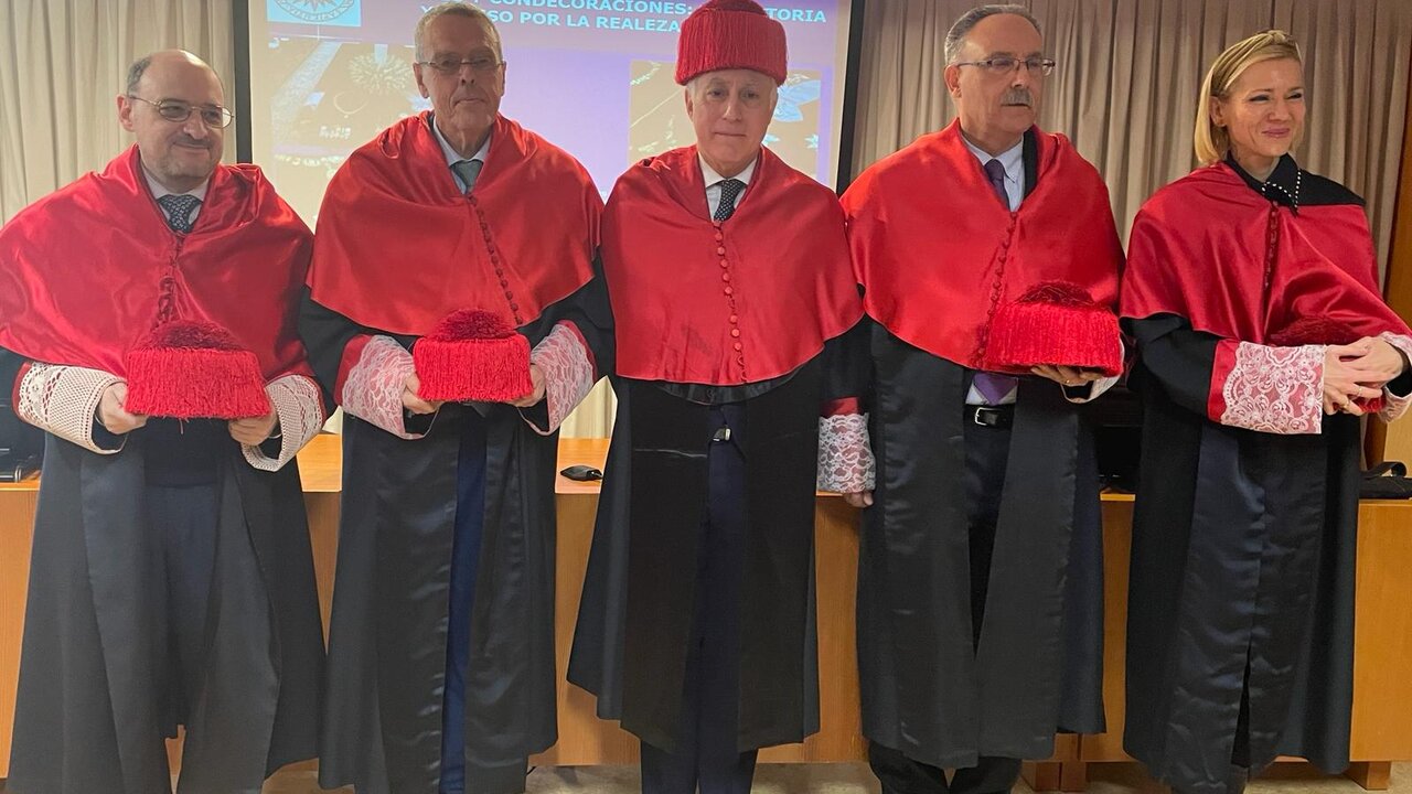 De izq. a dcha.- Prof. Dr. don Jos&eacute; Mar&iacute;a de Francisco Olmos, Prof. Dr. don Jorge Montes Salguero, Dr. don Amadeo-Mart&iacute;n Rey y Cabieses, Prof. Dr. don Javier Alvarado Planas, Prof. Dra. do&ntilde;a Sara Granda Lorenzo. 