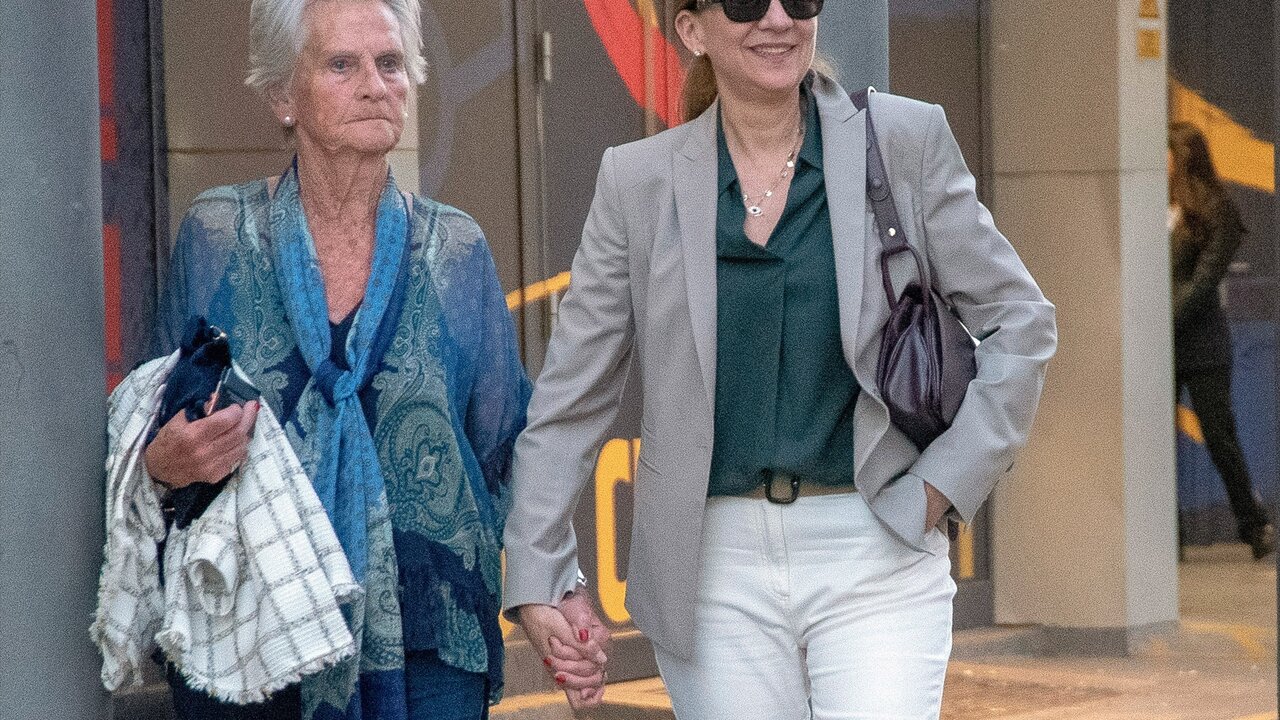 La infanta Cristina y Claire Liebaert, derrochando complicidad cogidas de la mano - EUROPA PRESS 