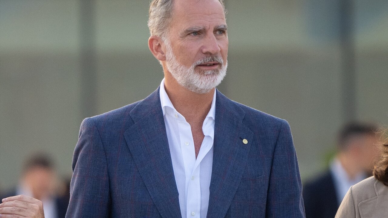 El Rey Felipe VI durante su visita el Nou Port Ol&iacute;mpic con motivo de su remodelaci&oacute;n en el Moll del Gregal - LORENA SOP&Ecirc;NA / EUROPA PRESS