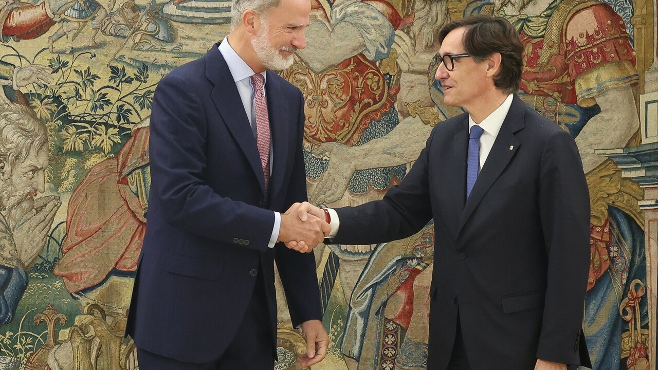 El Rey Felipe VI (i) recibe en audiencia al presidente de la Generalitat de Catalu&ntilde;a, Salvador Illa Roca (d), en el Palacio de La Zarzuela, a 18 de septiembre de 2024, en Madrid (Espa&ntilde;a). - Marta Fern&aacute;ndez Jara - Europa Press