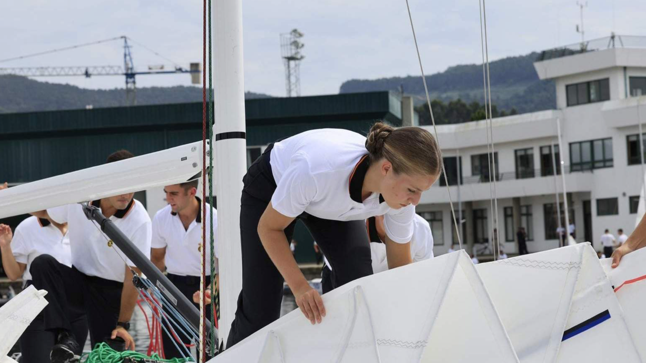 La princesa Leonor realiza su primera salida a la mar en instrucci&oacute;n en la Escuela Naval Militar de Mar&iacute;n.