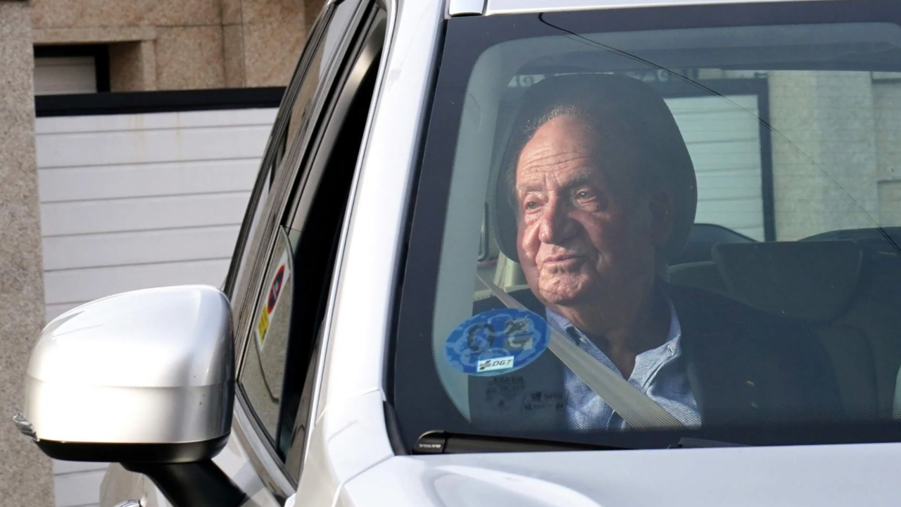 Juan Carlos I en una foto de archivo llegando a Sanxenxo.