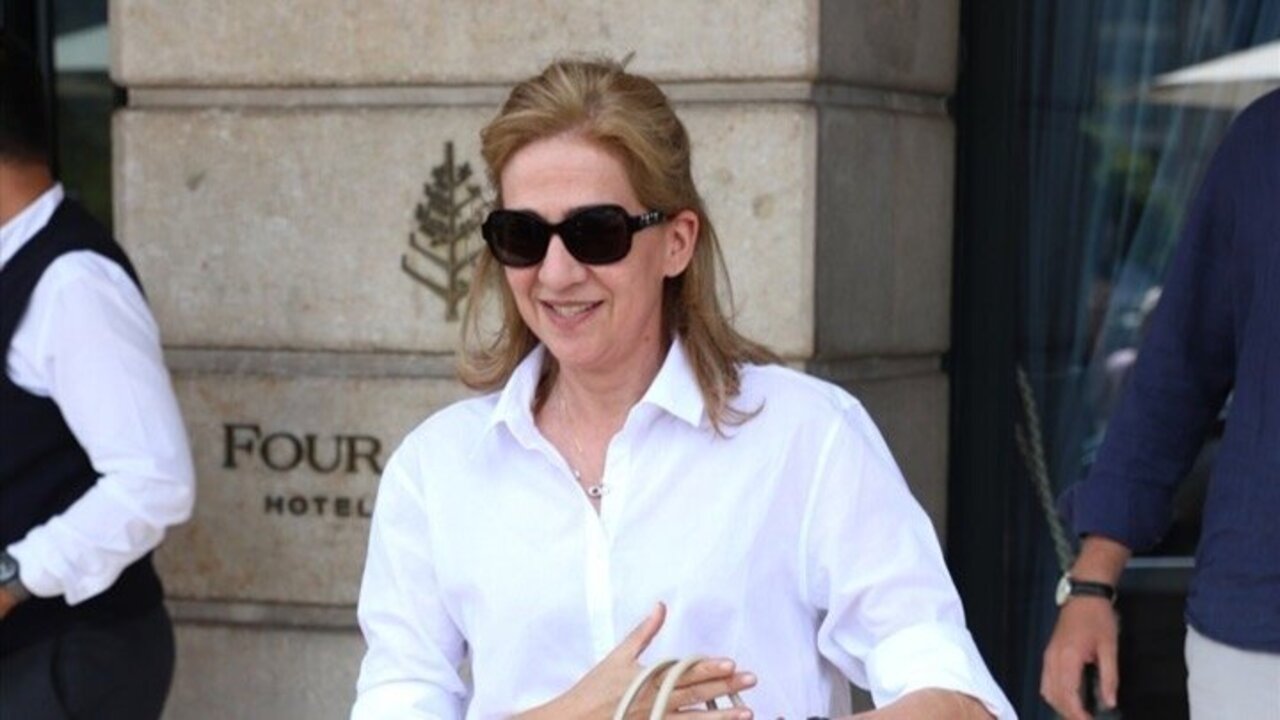 La infanta Cristina y Juan Valent&iacute;n Urdangarin saliendo del hotel el d&iacute;a de la graduaci&oacute;n de Irene Urdangarin, a 16 de junio de 2023, en Ginebra (Suiza).