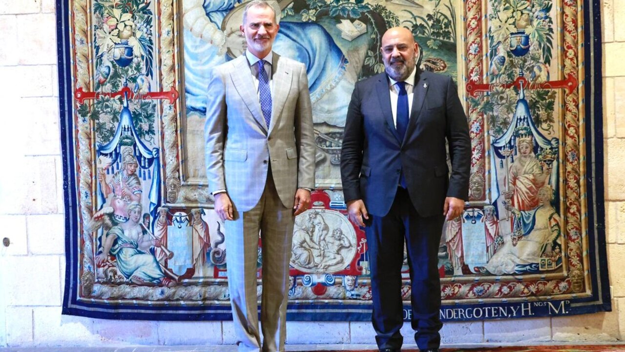 Audiencia del Rey al alcalde de Palma, Jaime Mart&iacute;nez Llabr&eacute;s, en el Palacio Real de La Almudaina. Foto: Casa Real.